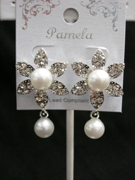 Pearl Earring in Silver